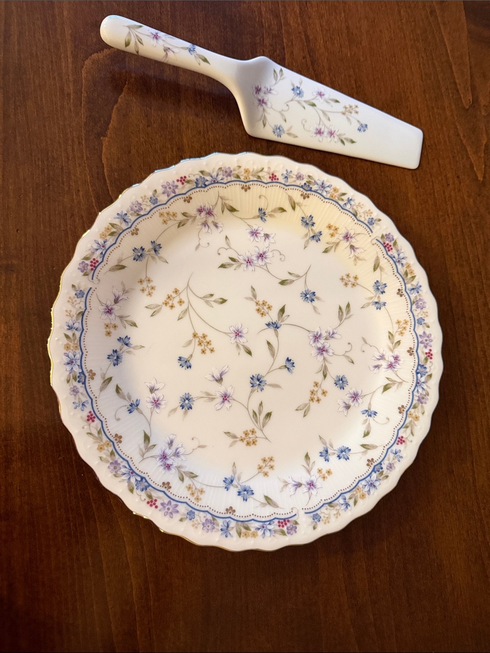 Fine Porcelain Cake Plate and Server in White with Floral Pattern